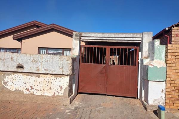 Summary
2 Bedrooms.
1 Bathrooms
 Standard Kitchen
 Lounge 
 Dinning
 Property Situated in Tsenelong section . Are you  looking for  a  ...