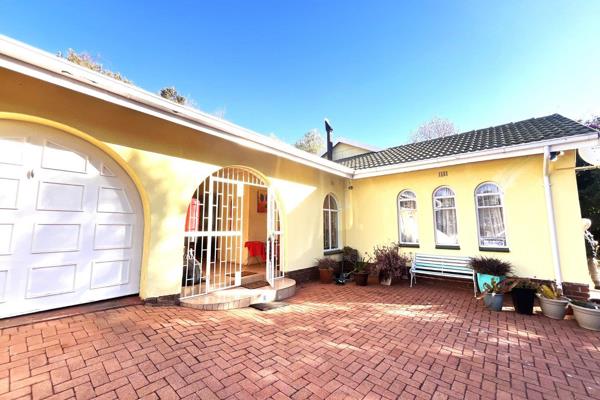 Stunning 5-Bedroom, 3-Bathroom Home with Flatlet in Westonaria, Gauteng Province
Property Overview
Location: Westonaria, Gauteng ...