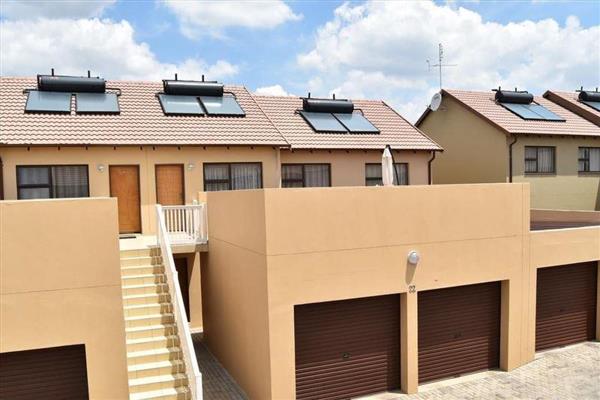 Stunning Town House in Terenure walking distance to schools, shopping mall and close to R21 to Pretoria. This property offers:
3 ...