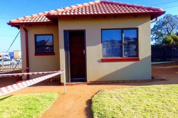 New houses for sale in Soshanguve VV
From just a gross salary of R19 000, you could own a brand new house.

A great opportunity not to miss. You could qualify to buy your dream home that you always thought you did not qualify ...