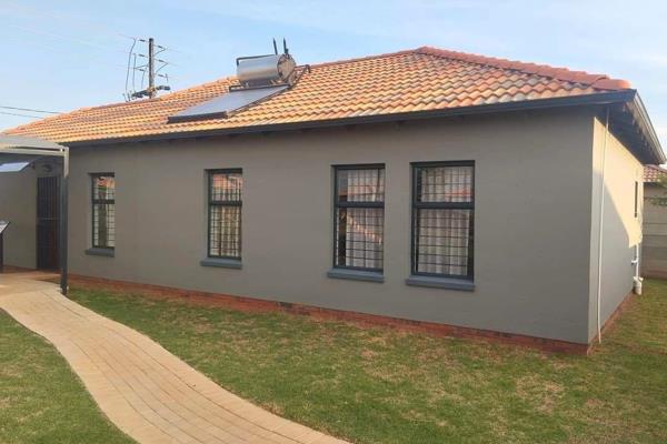 Welcome to Homes of Pure Elegance at Star Village in Protea Glen extn 43 situated close to major amenities such as Protea glen mall, schools, clinics, taxi ranks just to mention a few.

These new houses feature Spacious ...