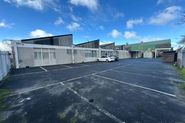 Located in the heart of Athlone, this prime industrial property spans 2000m&#178; ...