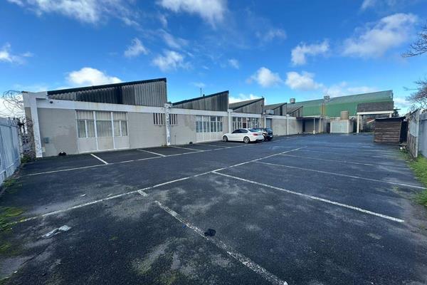 This well-maintained warehouse, located on Mymoena Crescent in Athlone, offers an ...