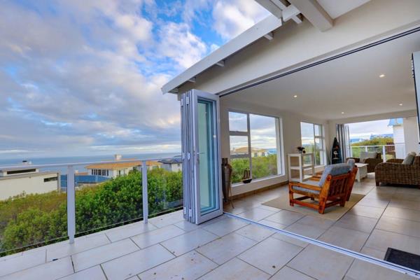 | Exclusive Mandate|

Welcome to a beautifully renovated 4-bedroom villa in the heart of Pinnacle Point, offering modern luxury and ...