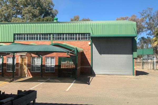 This property features a generous 600m&#178; floor area. 
It includes a spacious and well-secured warehouse equipped with 4 steel ...