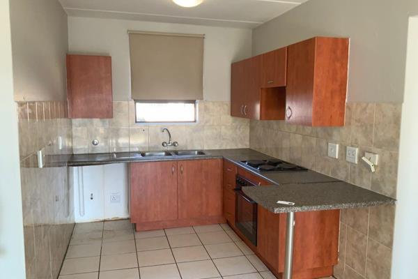 Nestled within a secure Parklands estate is the two bedroom ground floor unit with private garden up for rent with option preference/ ...