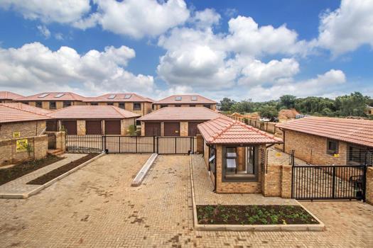 3 Bedroom Townhouse for sale in Willow Park Manor