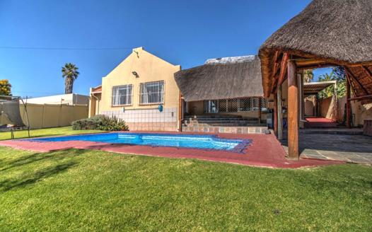 3 Bedroom House for sale in Van Riebeeck Park