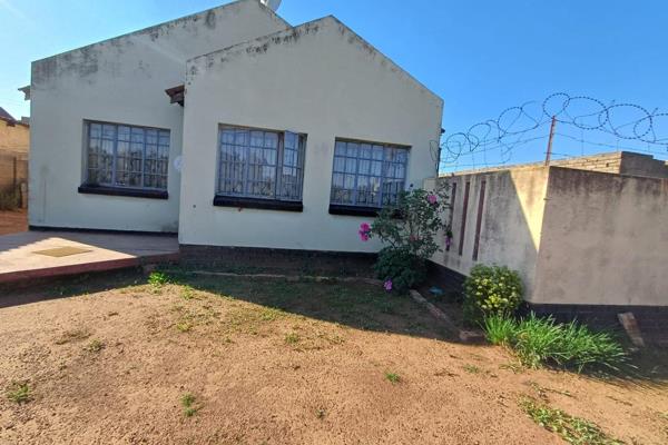 Property For Sale in Ennerdale Ext 6. in need of some TLC.
2 Bedrooms, 1 bathroom ...