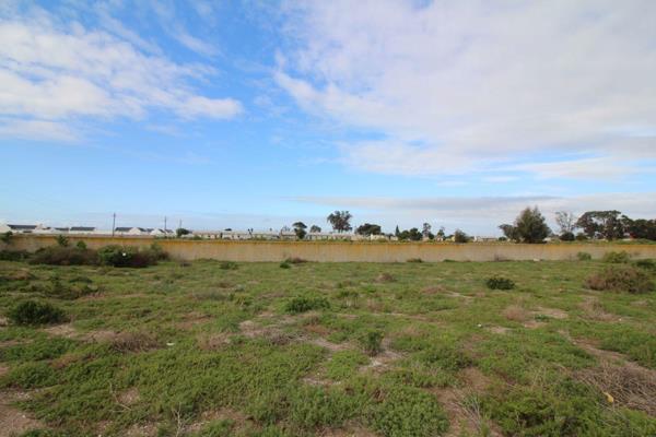 A golden opportunity plot for sale in Laaiplek, just a stone&#39;s throw away from the magnificent beach and ocean. 

This spacious ...