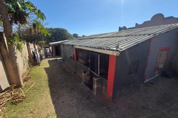 Property Details ;   
Semi detached house 
2 separate dwellings on the property 
Land size 260 sqm
Each dwelling has  , 1 bedroom  ...