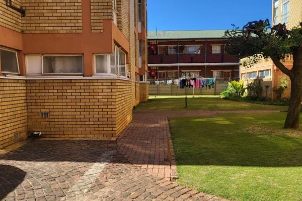 2 Bedroom ground floor Flat for sale in Kempton park CBD.
The Apartment features 2 ...