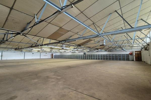 This prominent free-standing warehouse in Athlone provides an extensive 2,000 m&#178; of ...