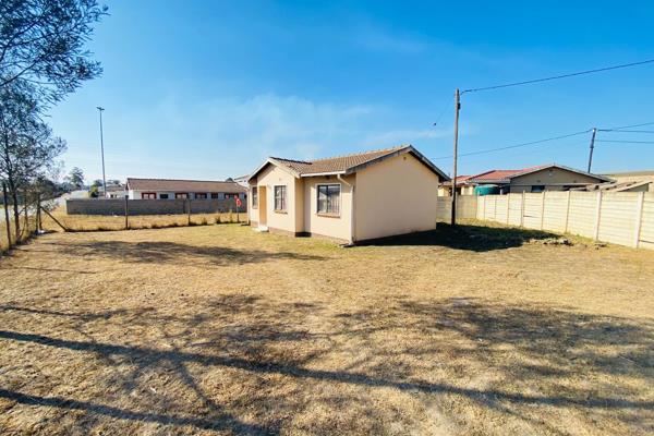 Beautifully starter home  with 3 bedroom for sale in harding the house is very spacious and nice fully fenced with gate  the property ...