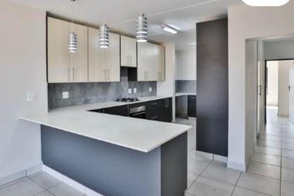 This lovely apartment is spacious and open plan with a view, with 3 bedrooms and 2 bathrooms with the main being en-suite. The living ...