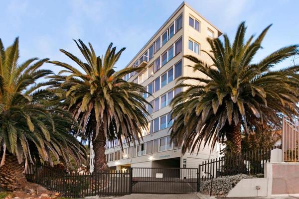 This Greenpark Studio is located in Cape Town, 1.7km from Mouille Point Beach and 1.7km from Three Anchor Bay Beach, in an area where ...