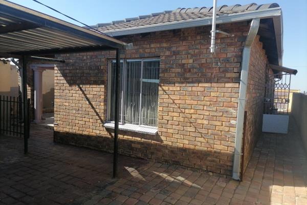 3 Bedroom house for sale in Lotus Gardens

As you walk into the house you are welcomed ...