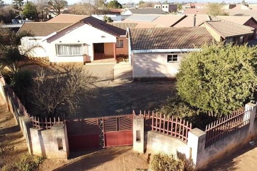 4 Bedroom House for sale in Meyerton Park