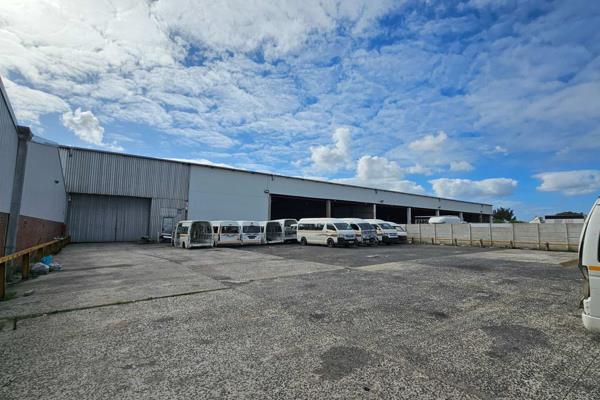 Discover the ideal warehouse space for your business in the highly sought-after location ...