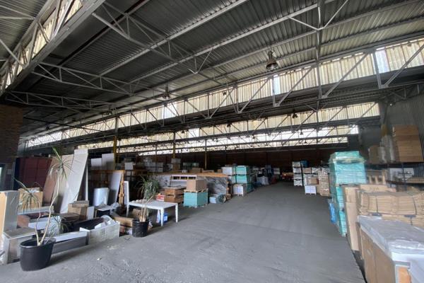 This warehouse of 2956m2 is available to let in a secure Industrial Park with 24/7 ...