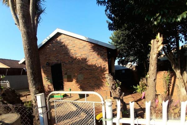 Beautiful 2 Bedroom House For Sale in Elandspoort

Immaculate and neat 2 Bedroom, 1 Bathroom house for sale in Elandspoort

This ...