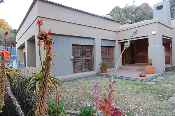 This modern two-bedroom, two en-suite bathroom home is situated in a secure complex in Waterkloof Ridge. The location offers lovely ...