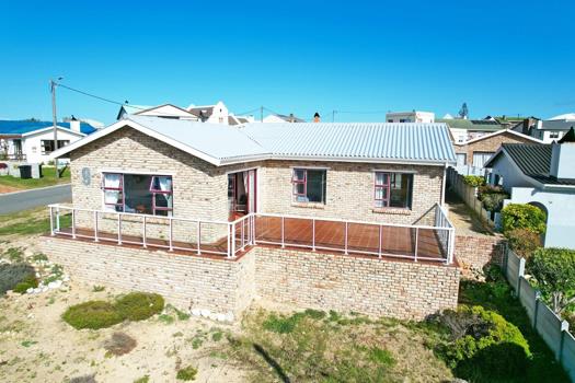 3 Bedroom House for sale in Struisbaai