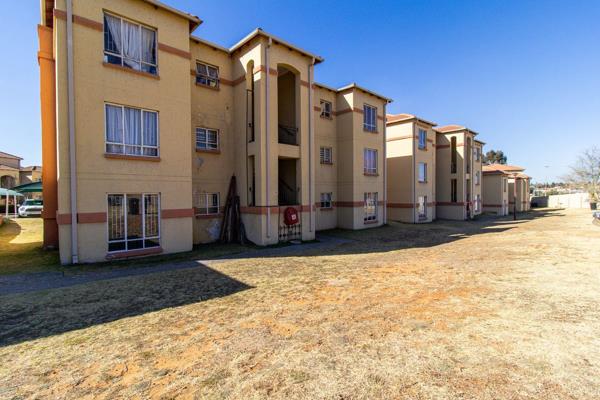 Charming 2-Bedroom Property in Ormonde View Estate

Discover the perfect blend of comfort and community in this delightful 2-bedroom ...