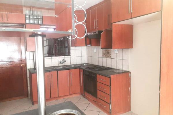 Newly renovated 3 bedroom 

This 3- bedroom, 2- bathroom house has a kitchen that flows to the dining room and sitting room. It also ...