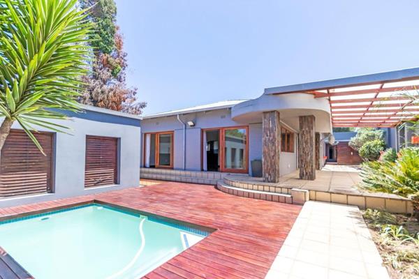 Offers from R3,000,000

This remarkable home has been renovated with style and flair to create a gorgeous home with outstanding ...