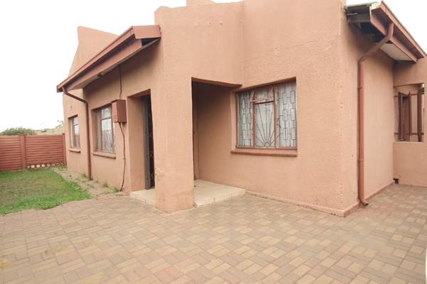 Main House offers: 

- 3 Spacious Bedrooms: Each bedroom comes with built-in cupboards, 
- Kitchen: Fully equipped kitchen
- Lounge and ...