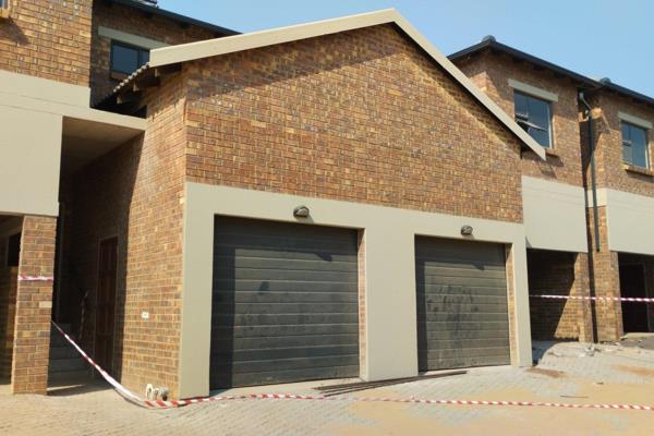 Be the first one to grab these newly build houses in a secure complex in Die Heuwel close to shopping mall, schools churches and has ...