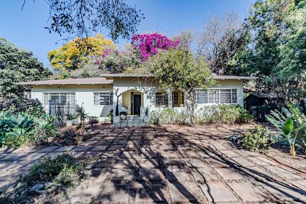 This Waterkloof residence reflects the stately, unadorned quality of the area. Unique architecture, north facing orientation.

The home ...