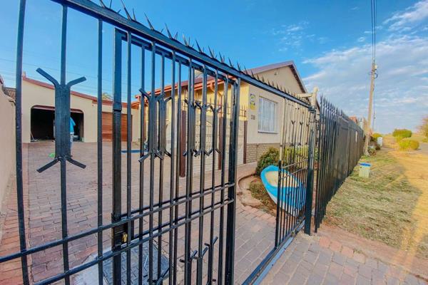 Stunning HOME for sale in a quiet gated neighbourhood with a controlled access to your home, you will always look forward to this ...