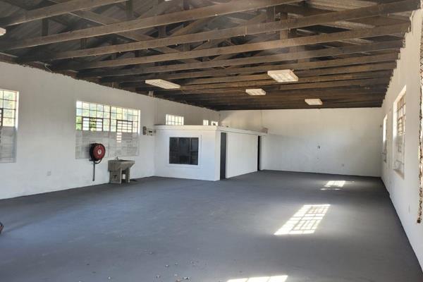 Discover the perfect industrial space in the thriving industrial hub of Verulam. This 200m&#178; unit offers an array of features ...