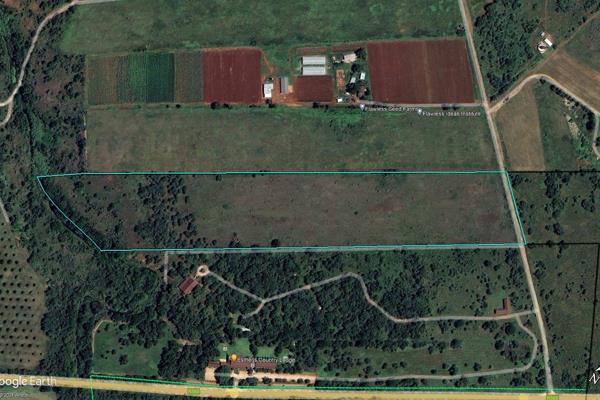 Lovely 6.38 Ha for sale that is undeveloped.
Located just off the main tar road ...