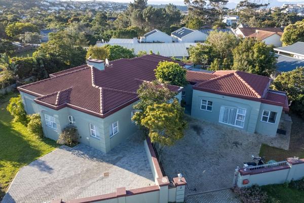 SOLE MANDATE

Discover the epitome of coastal living in this charming, free-standing home nestled in the coveted Rothersands ...