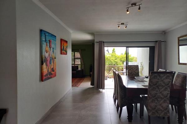 Modern apartment features 3 bed , 2 bath, open plan kitchen, lounge ,dinning opening up ...