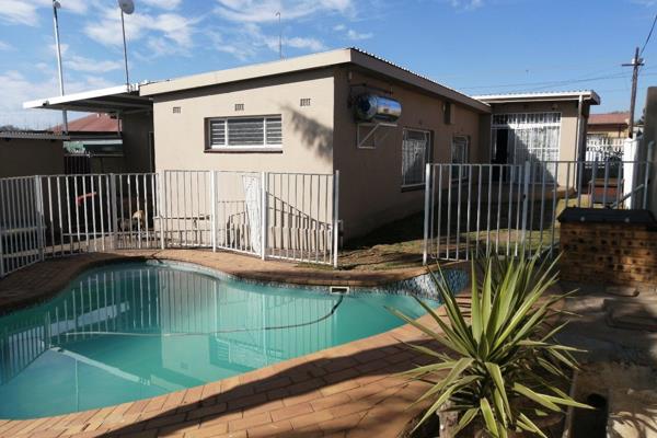 This property is located in n quiet area in Krugersdorp. There&#39;s 3 bedrooms, all of ...