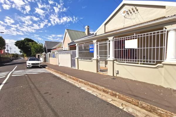 This spacious property is located literally a stones throw from Groote Schuur Hospital ...