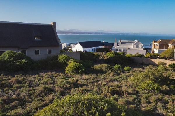 Discover the perfect canvas for your dream home with this prime 604m&#178; vacant stand in Hoekbaai, Vleesbaai. Situated in a secure ...