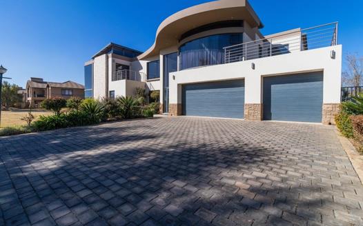 4 Bedroom House for sale in Ebotse Golf Estate