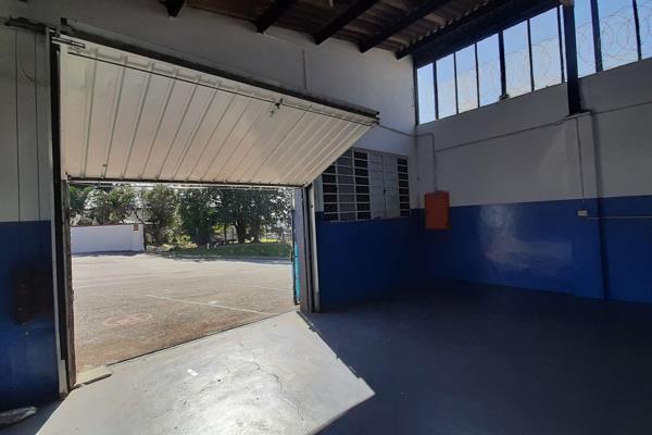 This is a well established 100sqm mini factory  in the heart of Pinetown&#39;s Motor City. The unit located close to an intersection ...