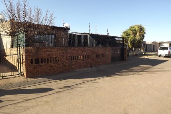 A 5 Bedroom House In Eldorado Park
A big home, a big space, a big privacy and a big value for your money. This beautiful house is ...