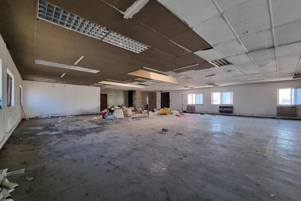 Discover the ideal space for your business operations with this spacious 350 sqm ...