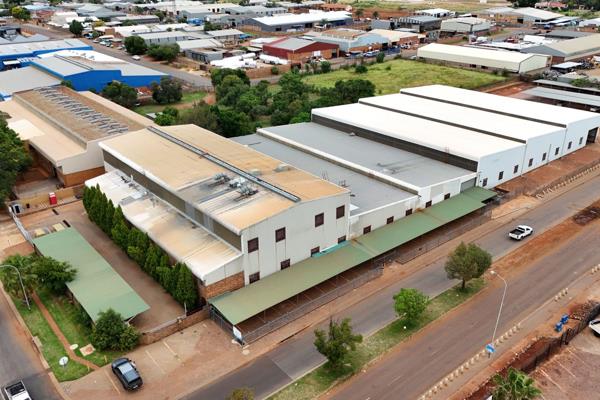 Rosslyn | 6,100 square meter warehouse on a 10,750 square meter stand to let | 37 frans ...