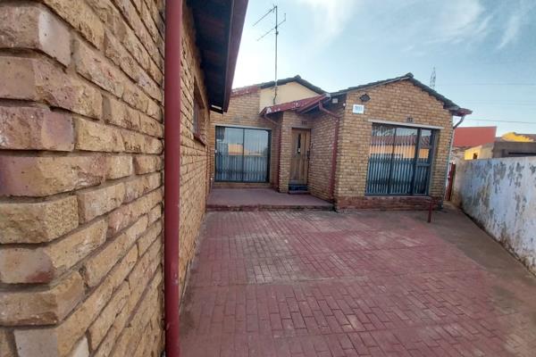 Welcome to this charming 2-bedroom home located in the heart of Kwa Thema. This cozy residence boasts a well-designed layout featuring ...