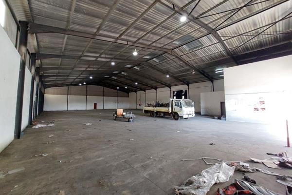 The Gauteng Industrial Park presents a remarkable 2,476 square meter warehouse that ...