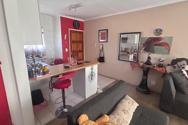 2 Bedroom Flat For Sale in Linmeyer .
#This decent sized 64sq/m 
- upper floor unit is ...