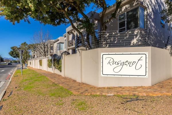 New Release! Retirement unit in Central Durbanville! 

Joint mandate! This lovely 1st floor unit (north facing) offers a beautiful ...